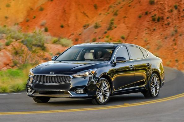 Anden generation af sedanen KIA Cadenza
