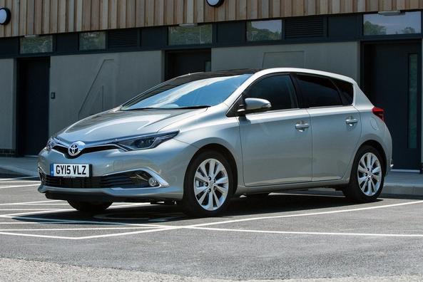 Anmeldelse af femdørs hatchbacken Toyota Auris