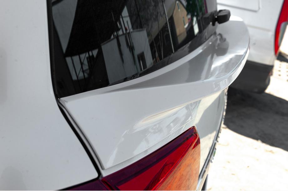Toyota Land Cruiser 200 2007–2021 WALD spoiler (nedre, 2016-2021) Hvid farve Foto 5