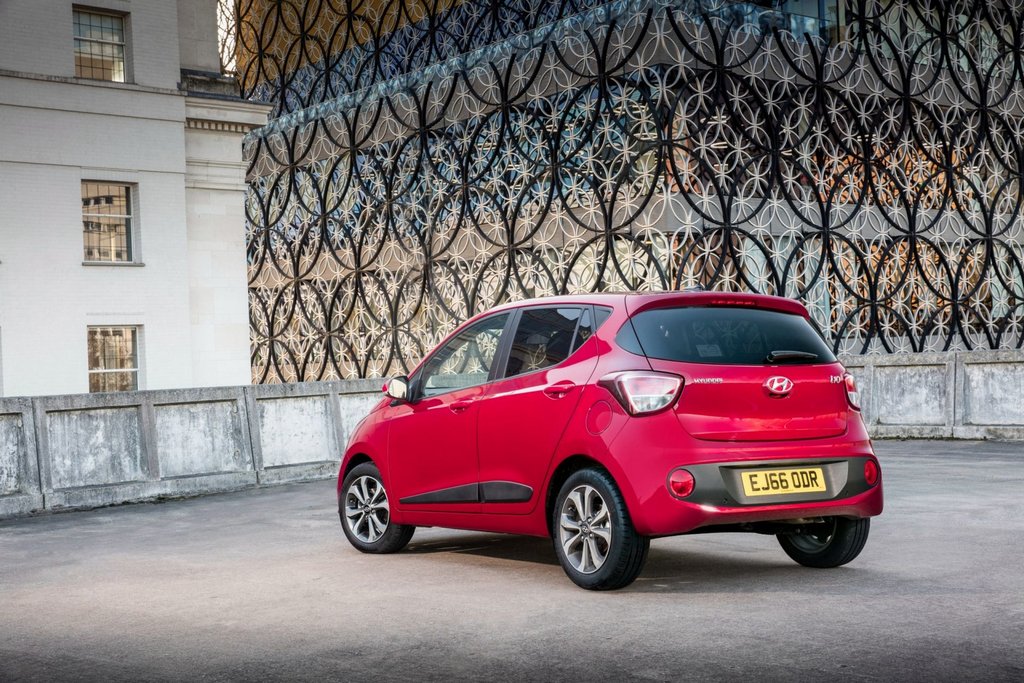 Kompakt femdørs hatchback Hyundai i10