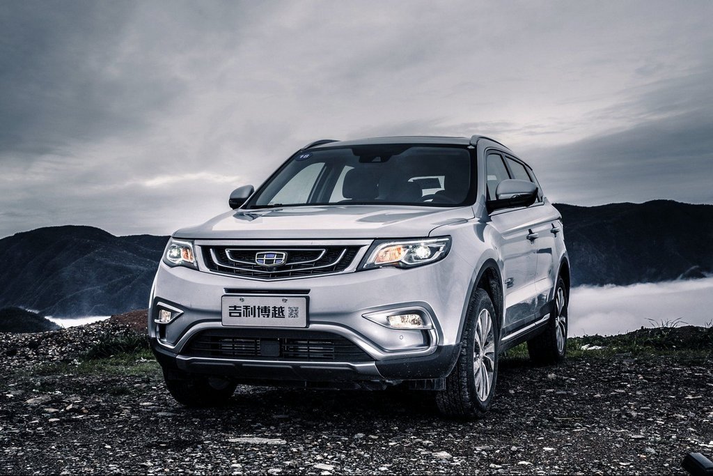 Kompakt crossover Geely Atlas