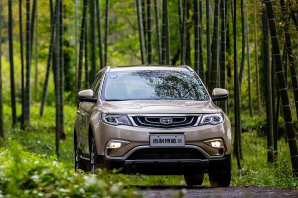 Kompakt crossover Geely Atlas