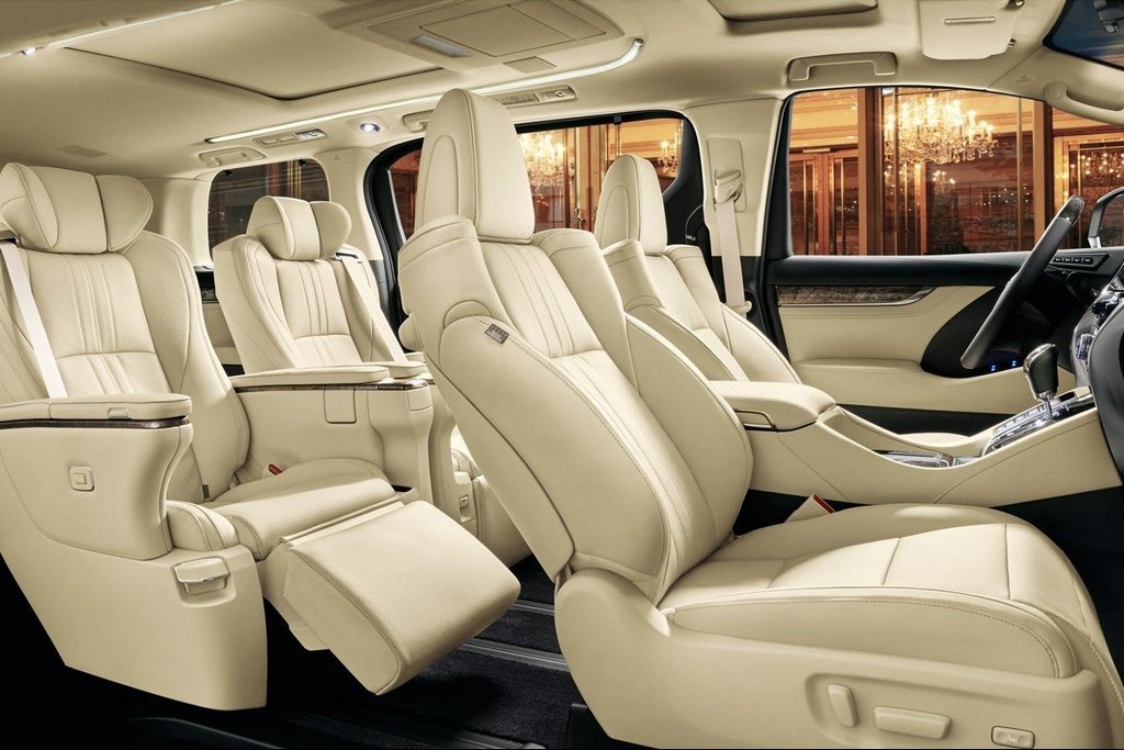 Toyota Alphard: luksus-minivan i fuld størrelse