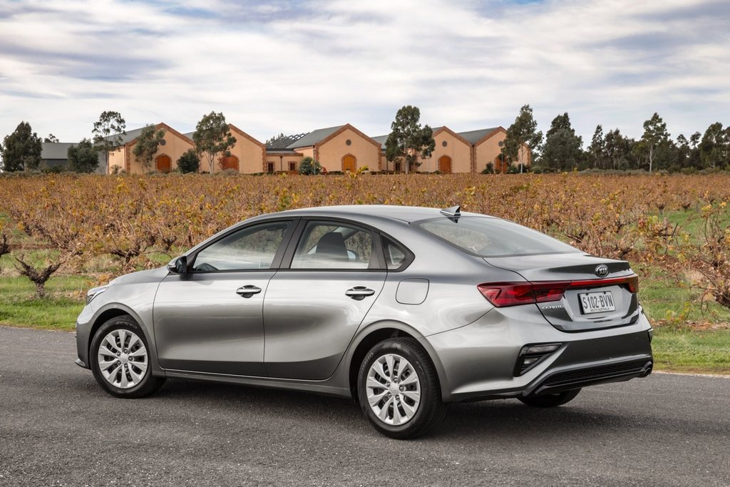 Den kompakte sedan Kia Cerato i fjerde generation