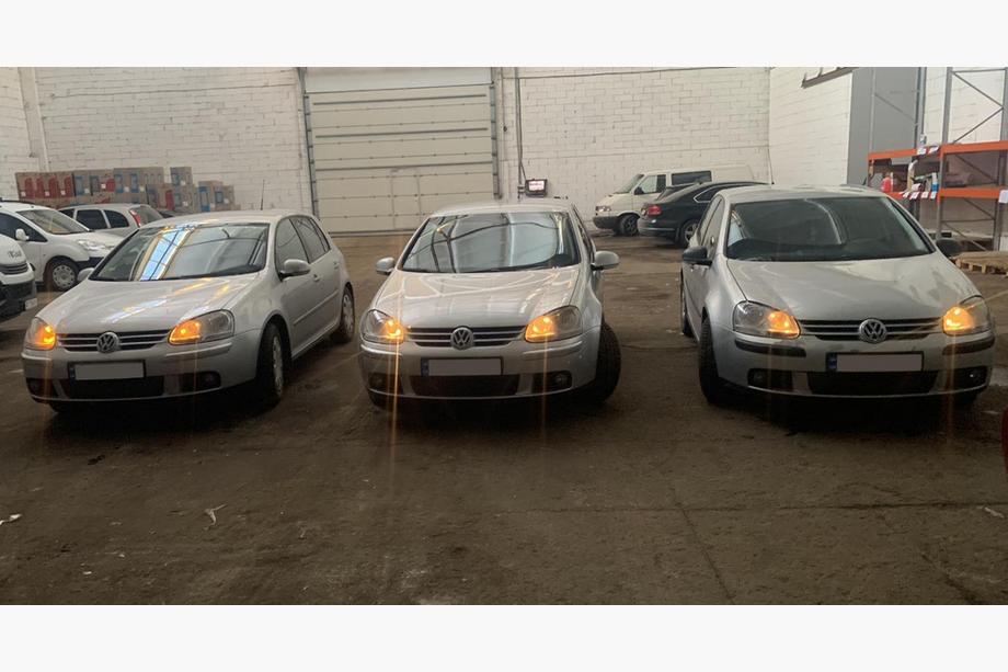 Volkswagen Touran 2003–2010 Nedre vintergrill, 2003-2006) Foto 6