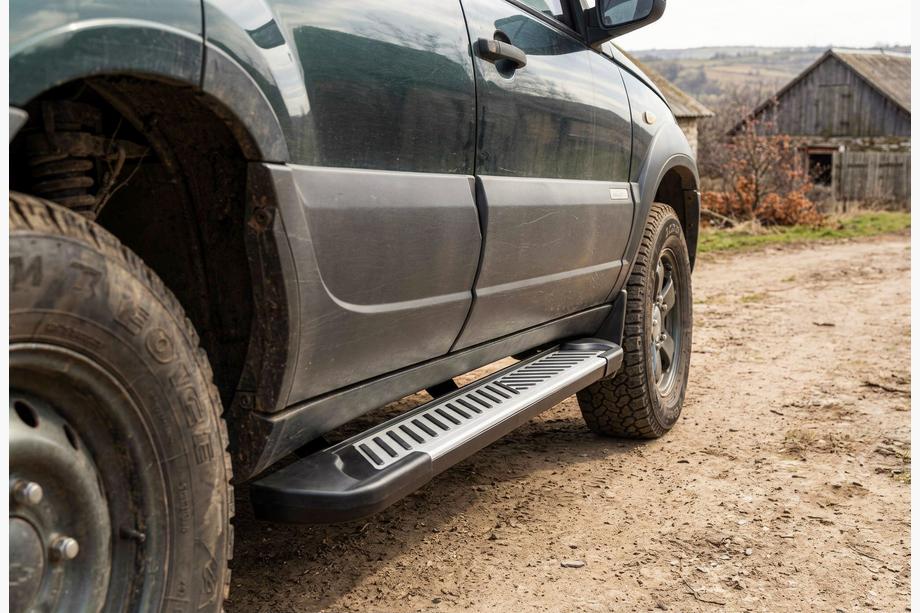 Chevrolet Niva 1998–2020 Sidetrin Line (2 stk., aluminium) Image