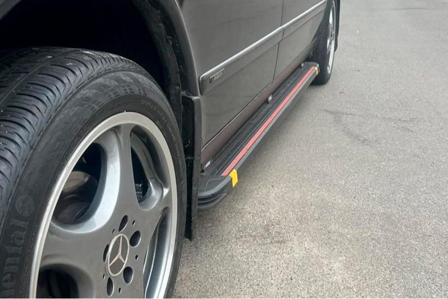 Mercedes Vito W638 1996–2003 Sidetrin Maya Red (2 stk., aluminium) Foto 2