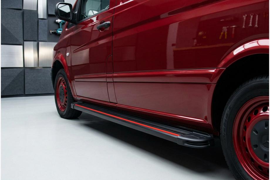 Mercedes Vito/V-klasse W447 2014– Maya Red-Black side steps (2 stk., aluminium) Lang (ExtraLong) Image