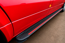 Mercedes Sprinter W906 2006–2018 Sidetrin Maya Red (2 stk., aluminium) Lang/Ekstra lang foto 1