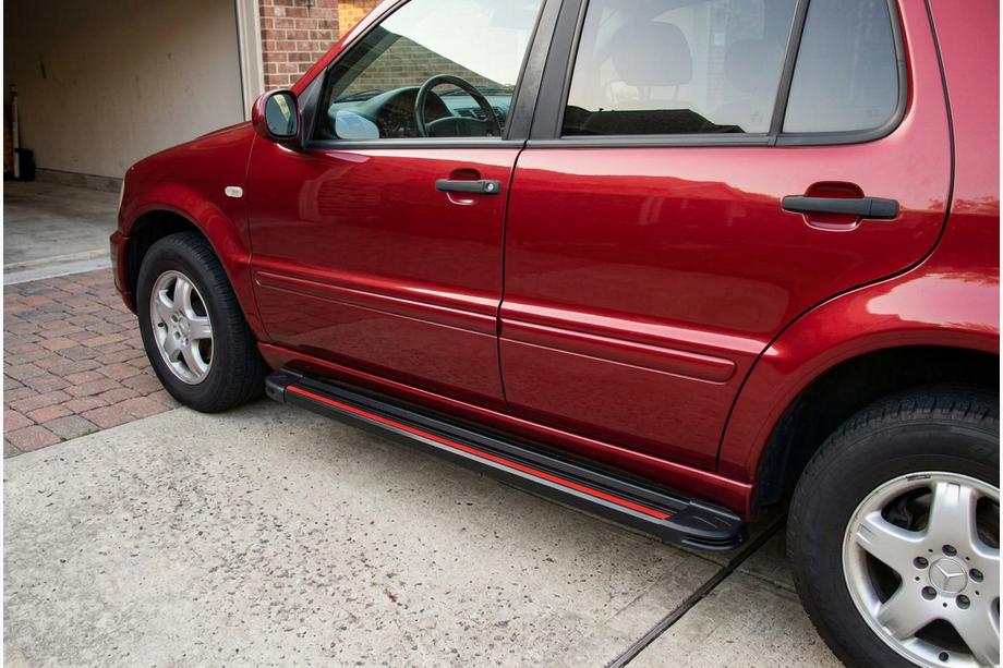 Mercedes ML W163 1997–2005 Sidetrin Maya Red (2 stk., aluminium) Image