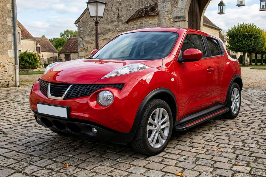 Nissan Juke 2010–2019 Sidetrin Maya Red (2 stk., aluminium) Image