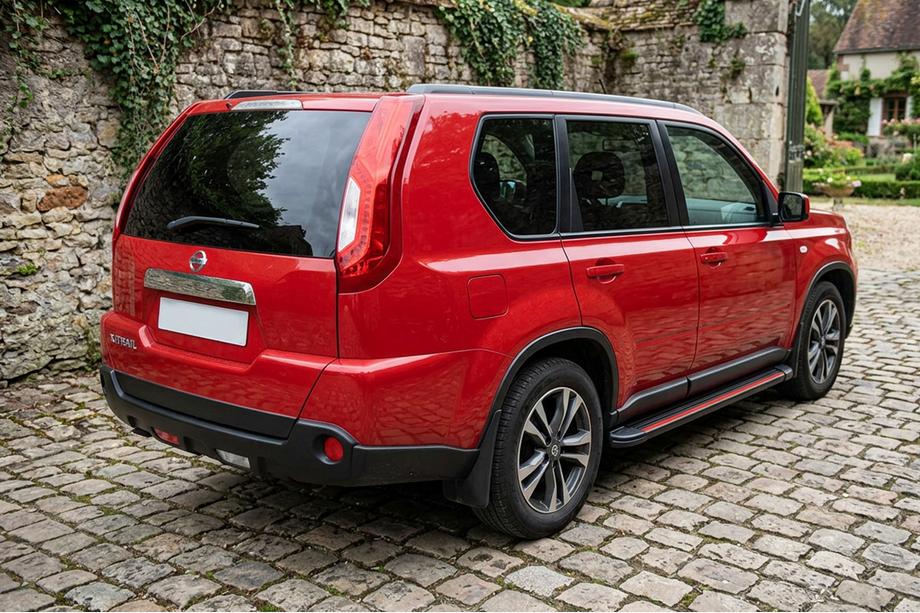 Nissan X-trail T31 2007–2014 Sidetrin Maya Red (2 stk., aluminium) Image