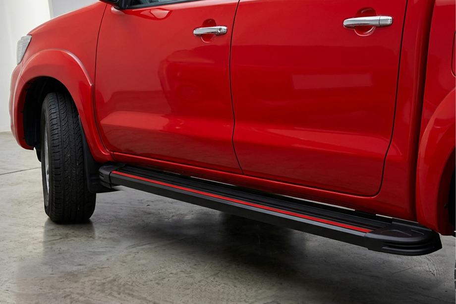 Toyota Hilux 2006–2015 Sidetrin Maya Red (2 stk., aluminium) Image