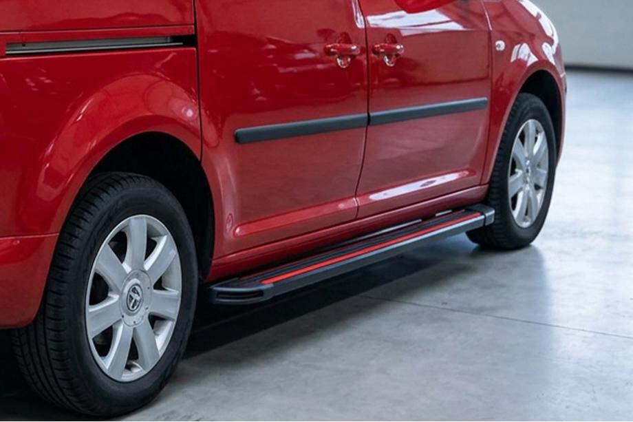 Volkswagen Caddy 2010–2015 Sidetrin Maya Red (2 stk., aluminium) Image