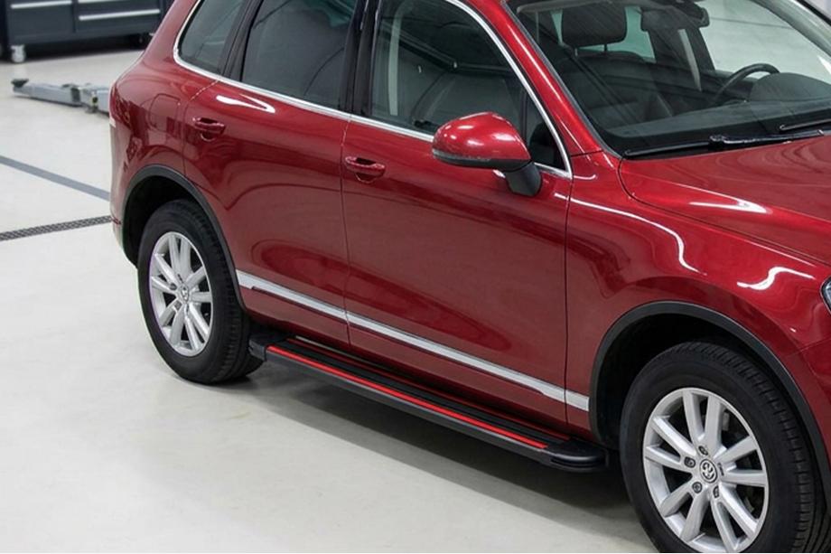 Volkswagen Touareg 2002–2010 Maya Red-Black side steps (2 stk., aluminium) Image