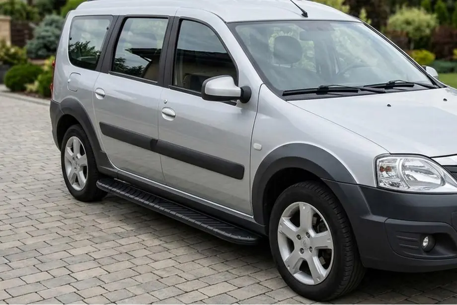Lada Largus 2012– Bosphorus Black sidetrin (2 stk., aluminium) Image