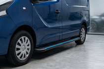 Renault Trafic 2015– Sidetrin Maya Blue-Black (2 stk., aluminium) lang akselafstand foto 1