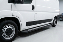 Fiat Ducato 2006–2025 Sidetrin New Vision Black (2 stk., aluminium) Kort akselafstand foto 1