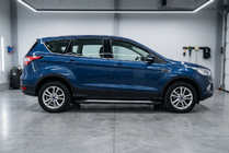 Ford Kuga/Escape 2013–2019 Sidetrin Vision New Black (2 stk., aluminium) Med lakerede dørplader foto 1