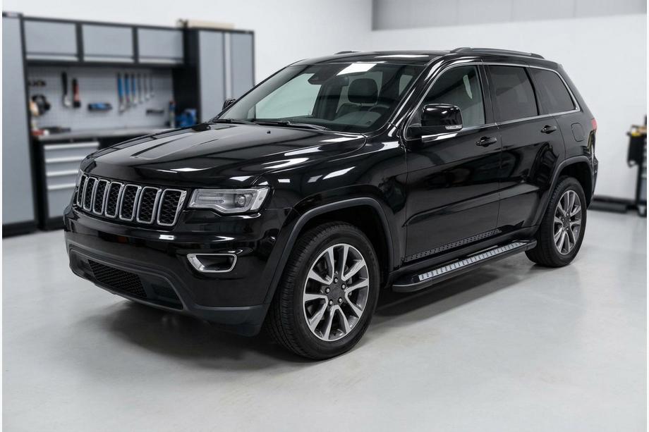 Jeep Grand Cherokee WK2 2010–2021 Sidetrin New Vision Black (2 stk., aluminium) Foto 1