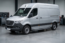 Mercedes Sprinter W907/W910 2018– Sidetrin New Vision Black (2 stk., aluminium) Lang/Ekstra lang foto 1