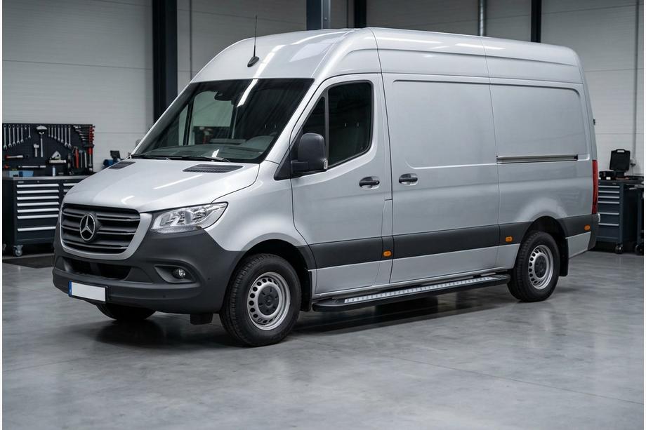Mercedes Sprinter W907/W910 2018– Sidetrin New Vision Black (2 stk., aluminium) Lang/Ekstra lang Image