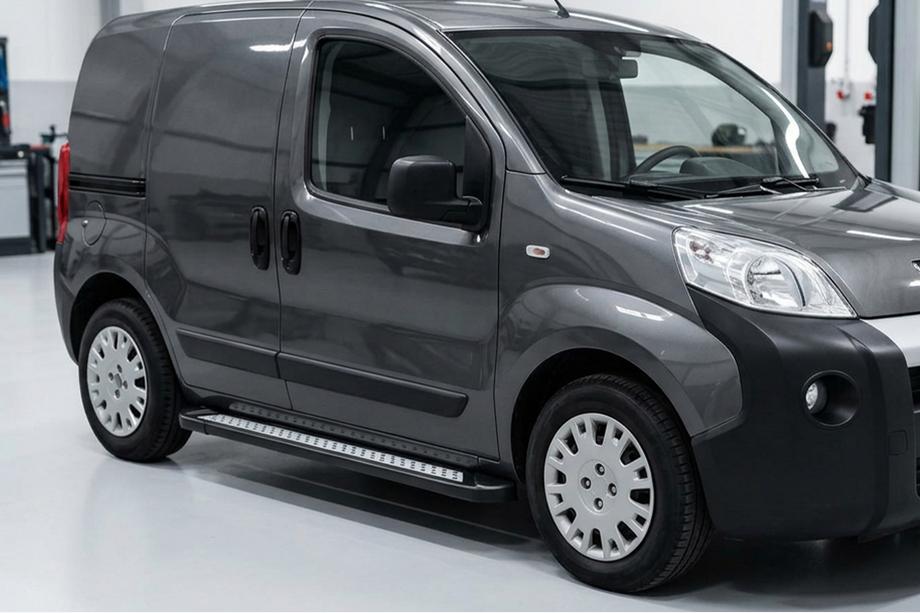 Peugeot Bipper 2008–2017 Sidetrin New Vision Black (2 stk., aluminium) Image