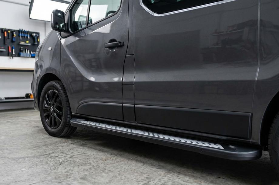 Renault Trafic 2001–2015 Sidetrin New Vision Black (2 stk., aluminium) Image
