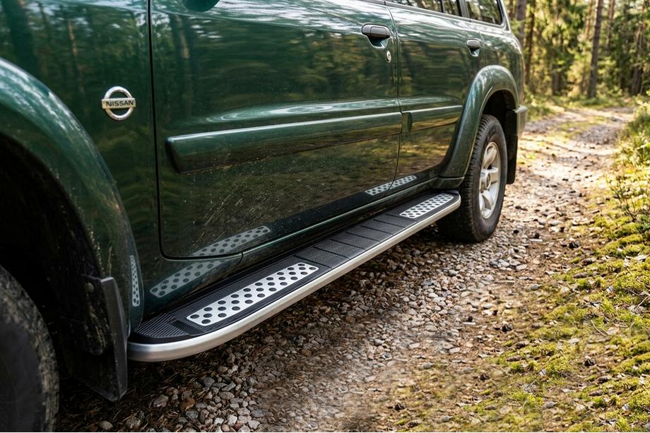 Nissan Patrol Y61 1997–2011 Sidetrin Tayga V2 (2 stk., aluminium) Image