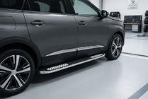Peugeot 5008 2016–2023 Sidetrin Tayga V2 (2 stk., aluminium) foto 1