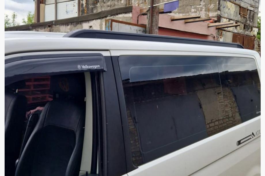 Volkswagen T5 Caravelle 2004–2010 Integrerede tagrælinger (sorte) Kort akselafstand Foto 41