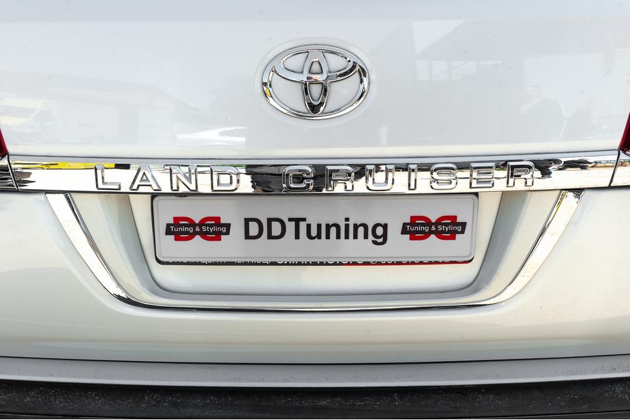 Toyota Land Cruiser 200 2007–2021 Standard nummerpladeholder Hvid Foto 2