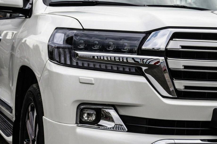 Toyota Land Cruiser 200 2007–2021 Forlygter 2016+ (Bugatti) Image