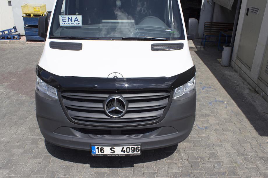 Mercedes Sprinter W907/W910 2018– Motorhjelmsdeflektor (EuroCap) Foto 13