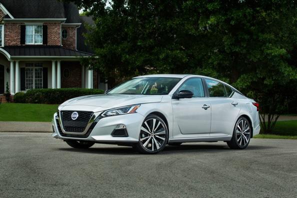 Mellemklasse-sedanen Nissan Altima i sjette generation