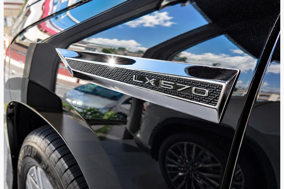 Lexus LX570/450d 2008–2022 Emblemsæt i carbon-look (4 stk.) Image