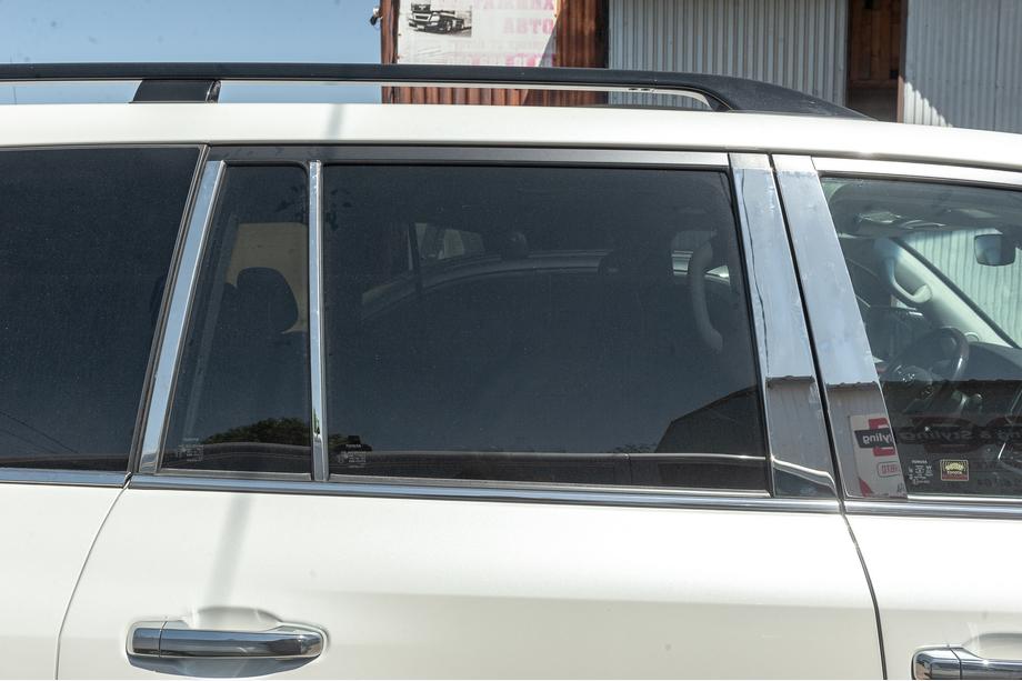 Toyota Land Cruiser 200 2007–2021 Komplet vindueskromlister og stolpelister i rustfrit stål Foto 6