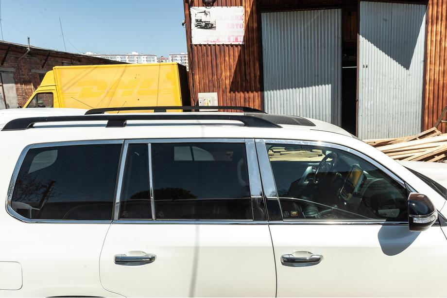 Toyota Land Cruiser 200 2007–2021 Komplet vindueskromlister og stolpelister i rustfrit stål Foto 13