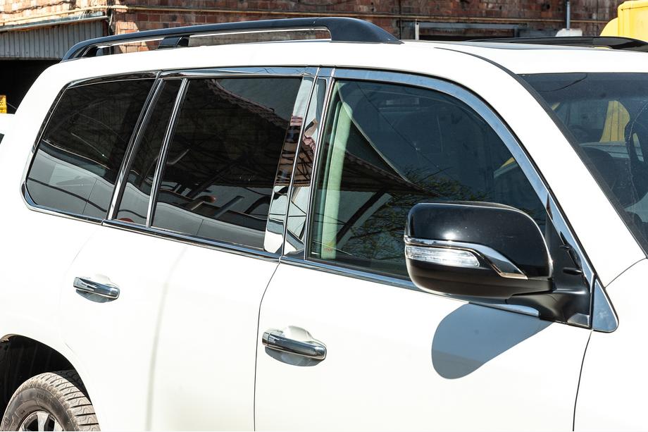 Toyota Land Cruiser 200 2007–2021 Komplet vindueskromlister og stolpelister i rustfrit stål Foto 1