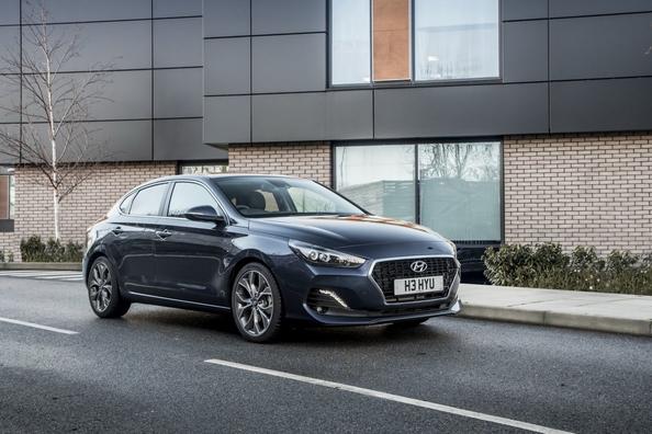 Test af den kompakte liftback Hyundai i30 Fastback
