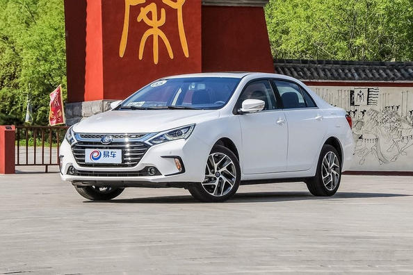 Test af hybridsedanen BYD Qin 100
