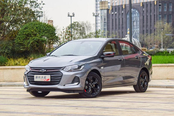 Anmeldelse af den budgetvenlige kompakte sedan Chevrolet Onix Foto 2