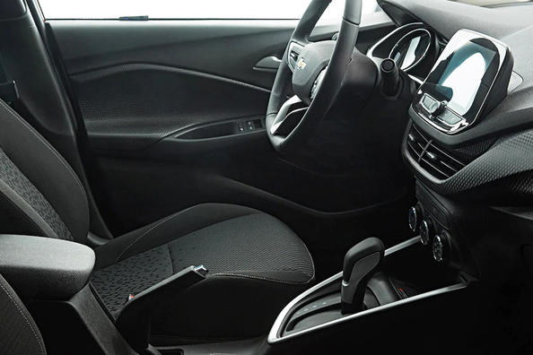 Anmeldelse af den budgetvenlige kompakte sedan Chevrolet Onix Foto 9