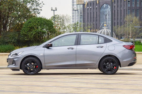 Anmeldelse af den budgetvenlige kompakte sedan Chevrolet Onix Foto 5
