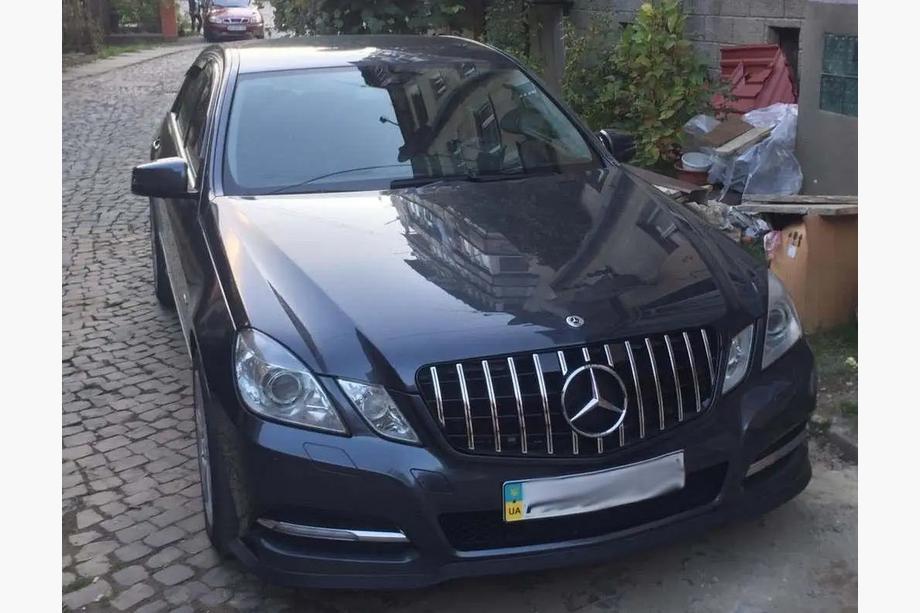 Mercedes E-class W212 2009–2016 Frontgrill GT Panamericana (2009-2012) Foto 1