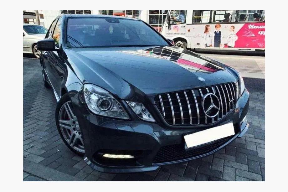 Mercedes E-class W212 2009–2016 Frontgrill GT Panamericana (2009-2012) Foto 4