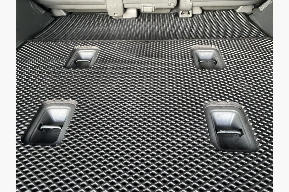 Toyota Land Cruiser 200 2007–2021 Bagagerumsmåtte 2 stk. (EVA, 7 sæder, sort) Foto 3