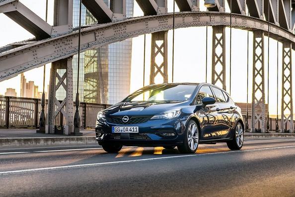 Anmeldelse af den opdaterede Opel Astra Hatchback