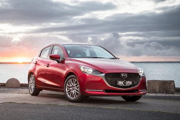 Opdateret subkompakt hatchback Mazda 2