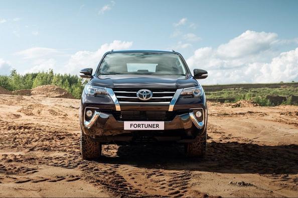 Test af den robuste SUV Toyota Fortuner